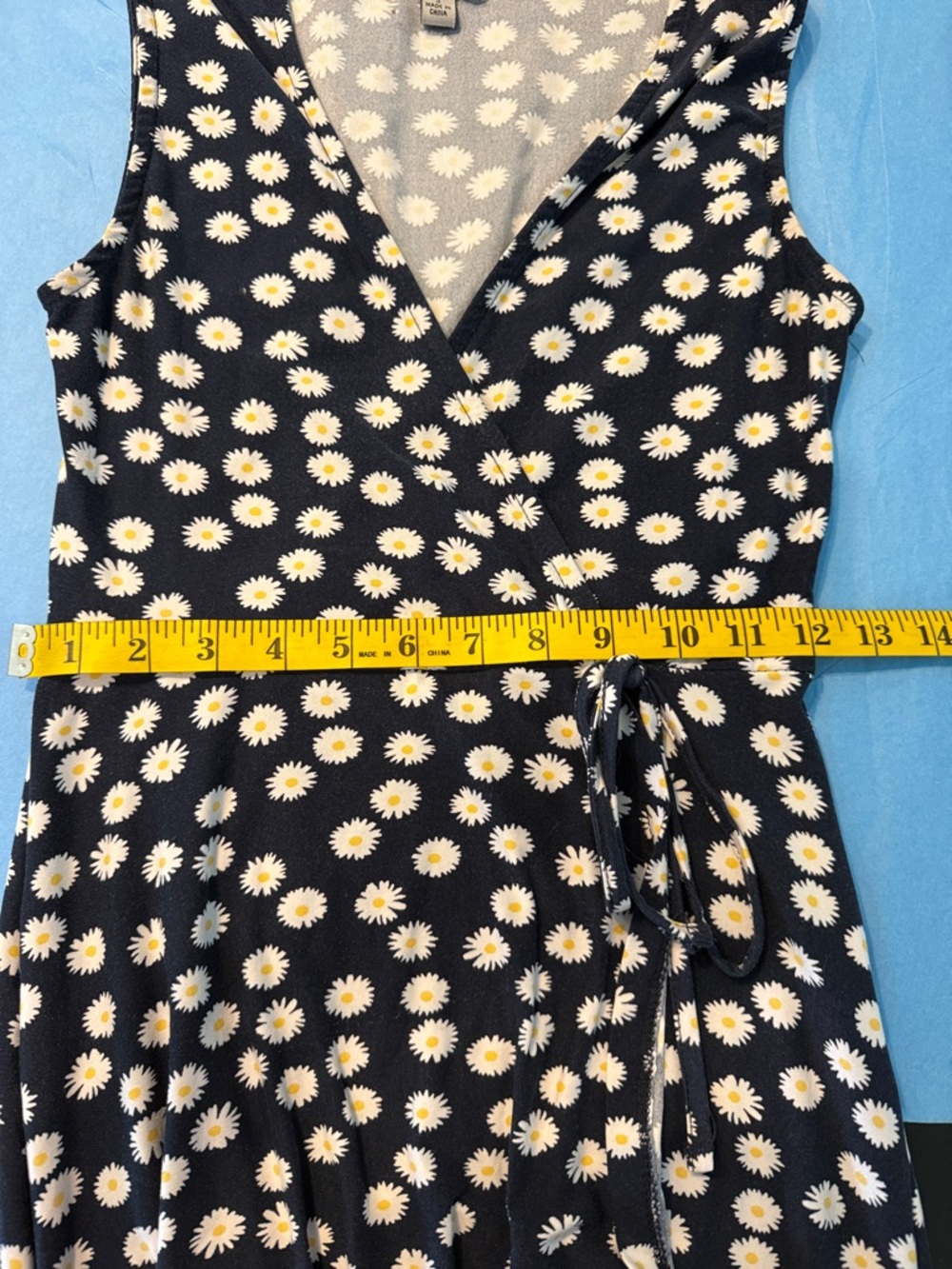 J for Justify Navy Dress with White Daisy Print
SZ Small - Picture 8 of 8